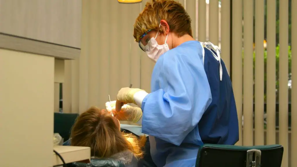 Picture Of A Dental hygienist