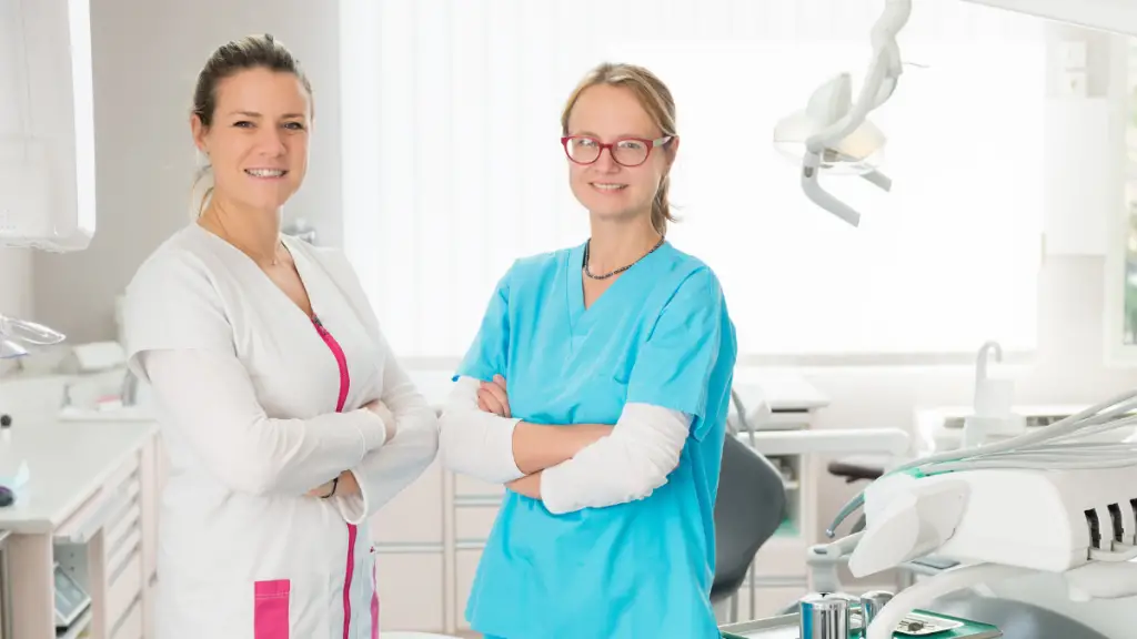Image of a dental assistant